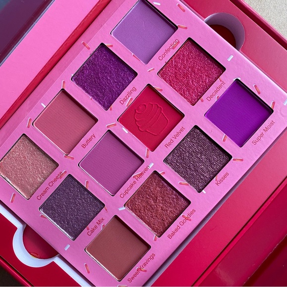 NEW: Glamlite Red Velvet Palette - Picture 1 of 7